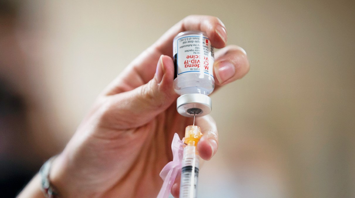 В Греции COVID-вакцинацию сделают обязательной для госслужащих