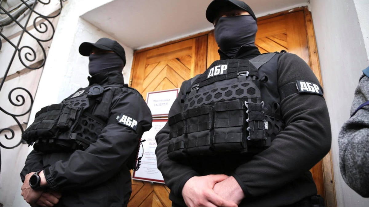 В Сумской области за покушение на убийство задержали начальника управления полиции. Он выстрелил в голову егеря, но не попал