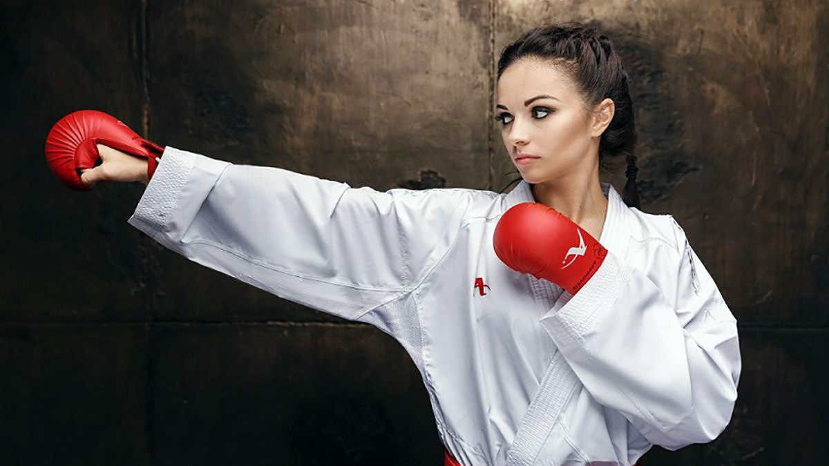 Украинец Станислав Горуна взял золото первенства континента на чемпионате Европы по карате. Украина везёт домой женские серебро и бронзу 3