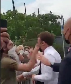 Президент Франции Макрон получил пощёчину во время поездки по стране 2