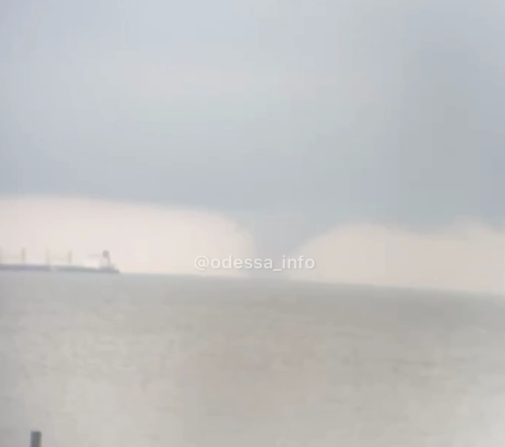 У Чорному морі під Одесою пронісся смерч 1