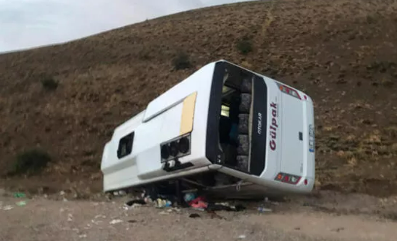 У Туреччині потрапив у ДТП пасажирський автобус: постраждали понад два десятки студентів 1