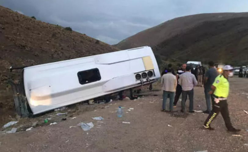 У Туреччині потрапив у ДТП пасажирський автобус: постраждали понад два десятки студентів 2