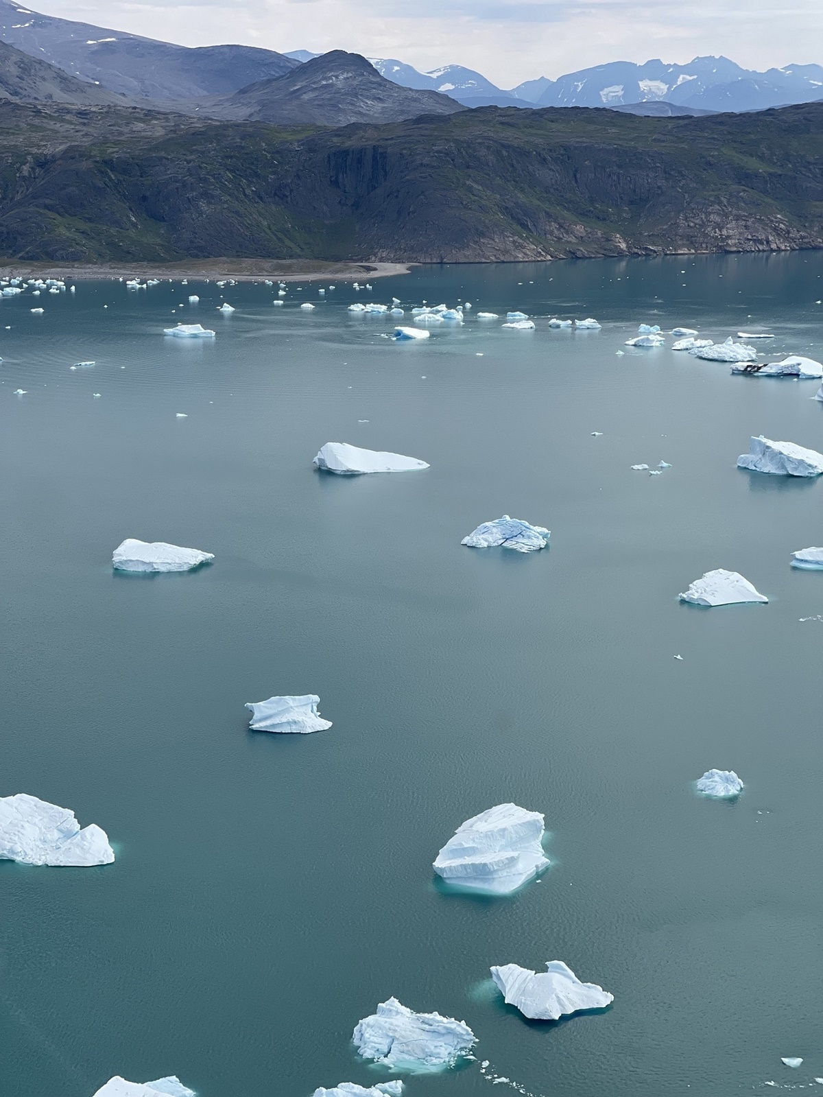 Украинцы впервые пролетели на вертолёте 10 тысяч километров над 13 странами: экипаж установил национальный рекорд 3