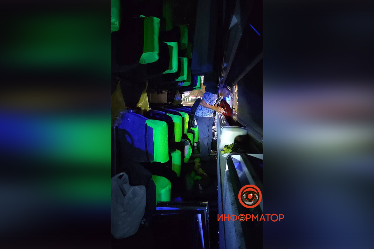 В салоне автобуса было около 20 человек В Киеве перевернулся рейсовый автобус "Кишинёв-Москва": 8 пассажиров забрала скорая, из них трое - дети 4