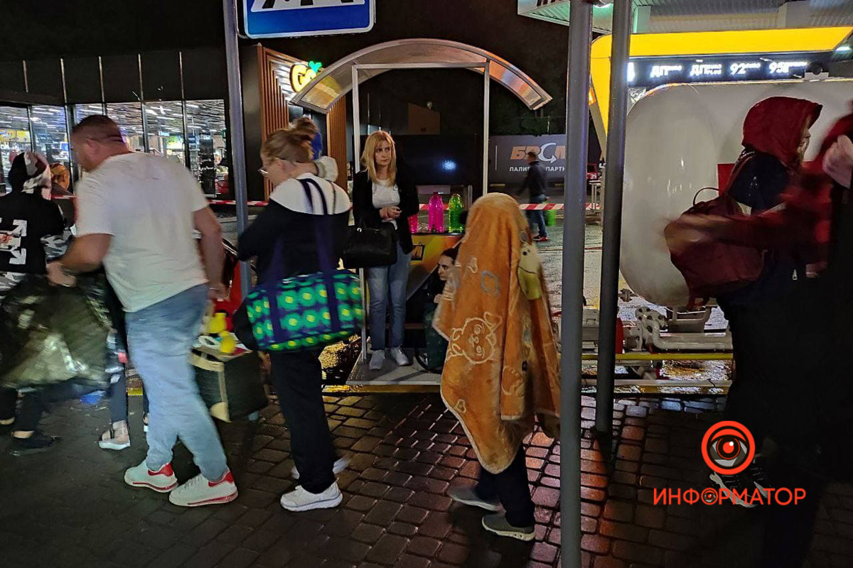 Автобус на колёса ставили спасатели В Киеве перевернулся рейсовый автобус "Кишинёв-Москва": 8 пассажиров забрала скорая, из них трое - дети 6