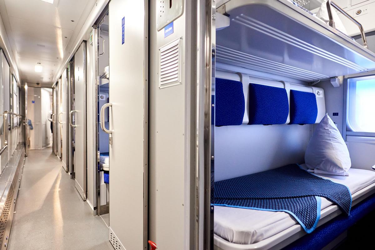 "Укрзалізниця" показала нові сучасні вагони та поїзди: як вони виглядають 7