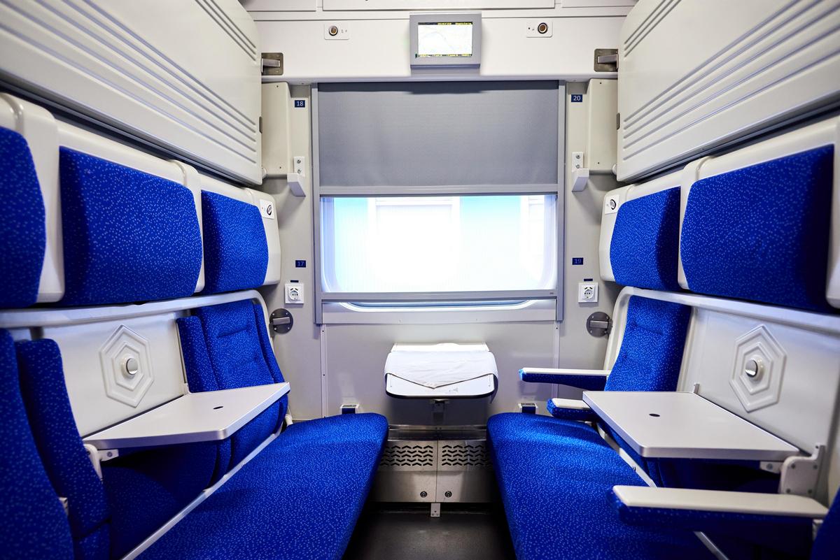 "Укрзалізниця" показала нові сучасні вагони та поїзди: як вони виглядають 8