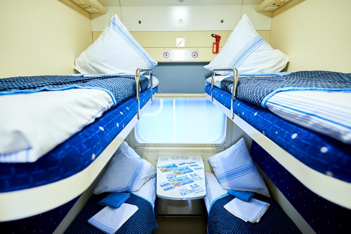 "Укрзалізниця" показала нові сучасні вагони та поїзди: як вони виглядають 9