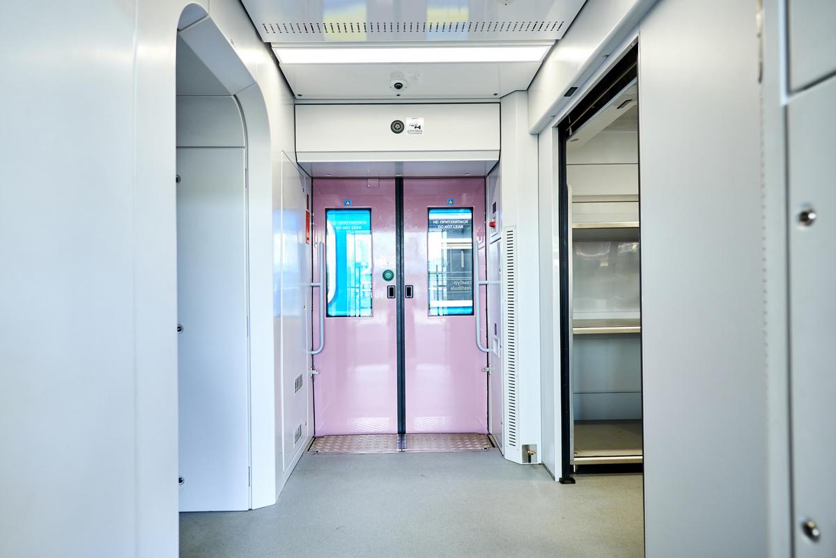 "Укрзалізниця" показала нові сучасні вагони та поїзди: як вони виглядають 12