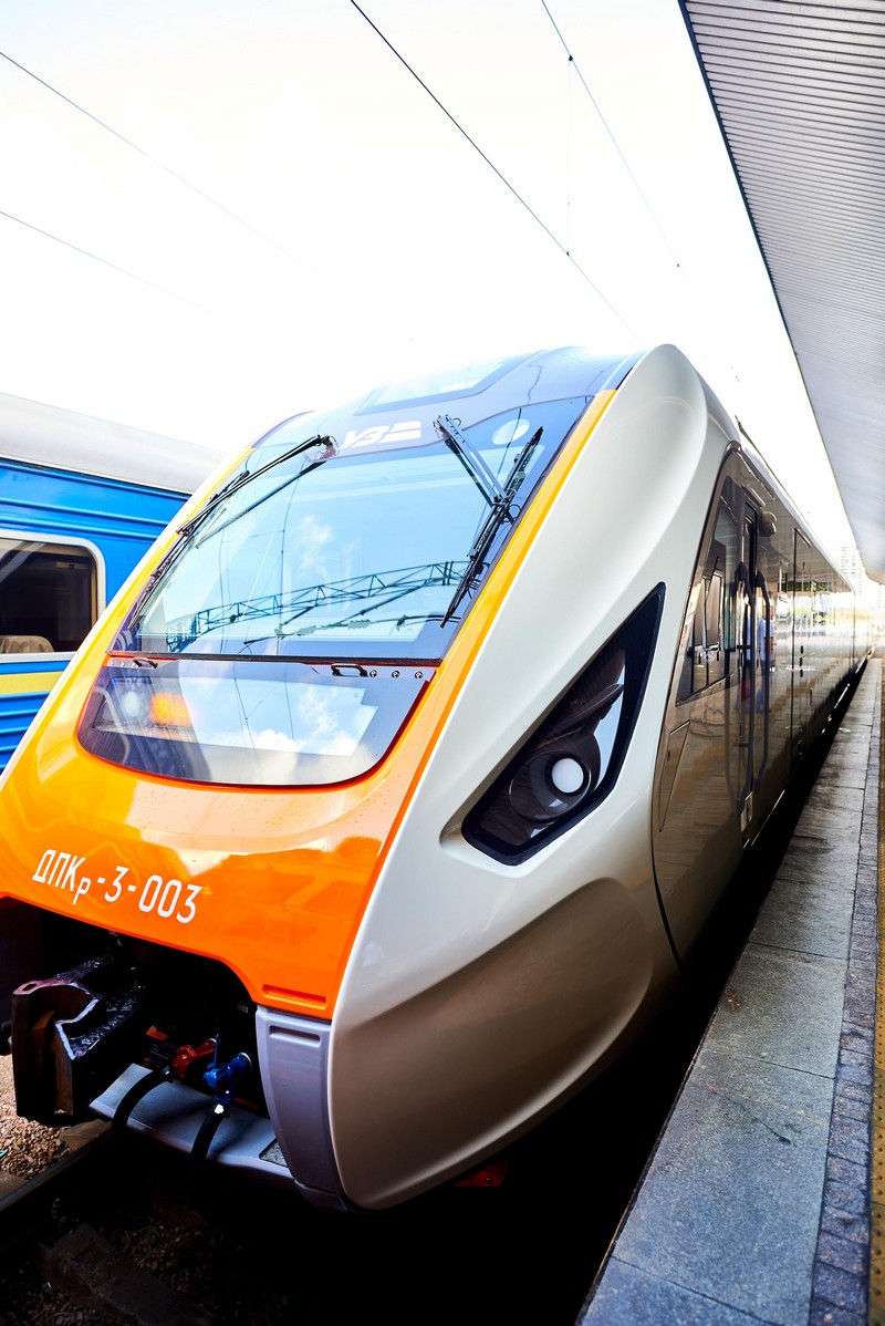 "Укрзалізниця" показала нові сучасні вагони та поїзди: як вони виглядають 15