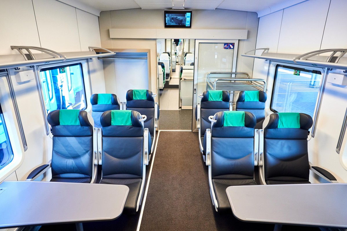 "Укрзалізниця" показала нові сучасні вагони та поїзди: як вони виглядають 22