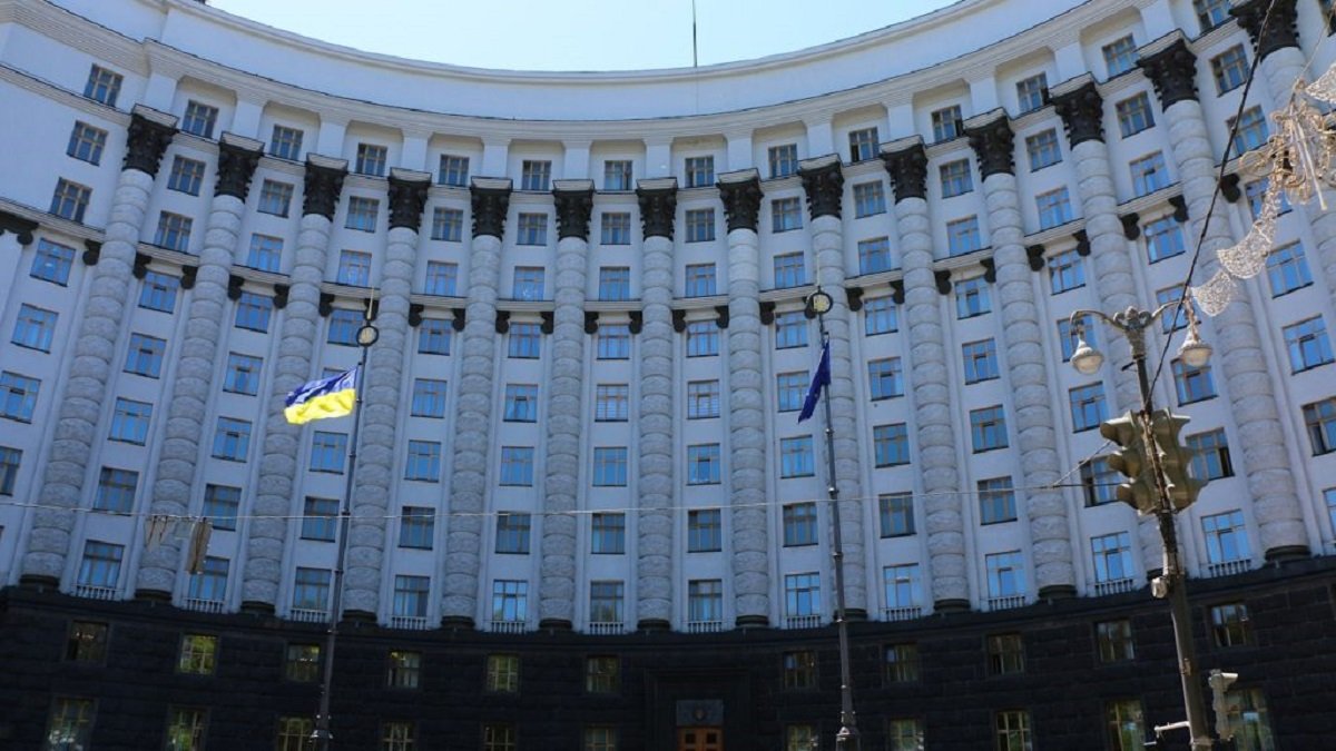 Кого с портфелем нардепы попросят на выход из Кабмина
