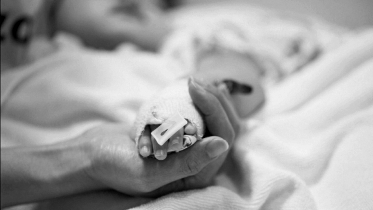 У Дніпрі жінка накачала себе і свого однорічного сина медпрепаратами. Хлопчик помер у лікарні