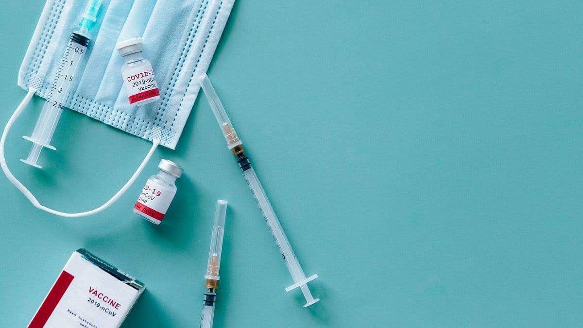 Сколько жителей Украины полностью вакцинировались от COVID-19