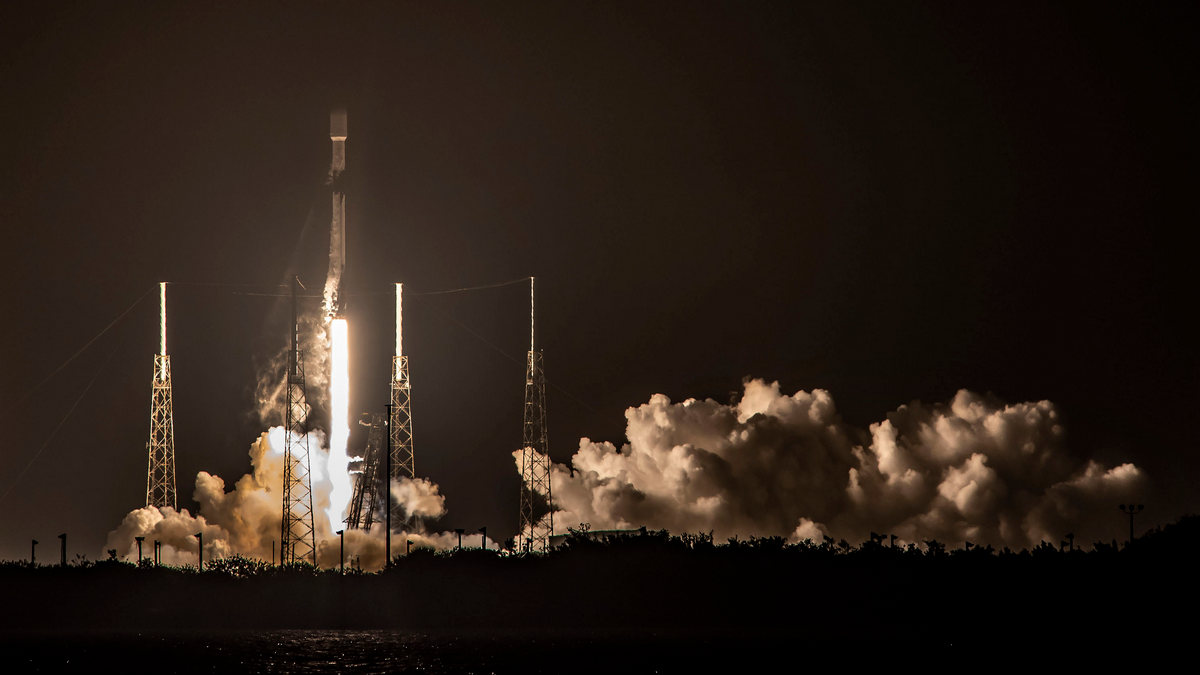 SpaceX успешно запустила очередную партию спутников Starlink