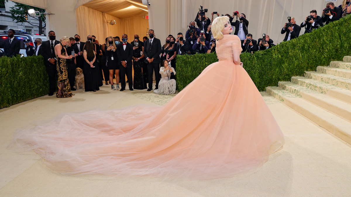 В Нью-Йорке прошёл бал Met Gala: самые яркие костюмы звёзд