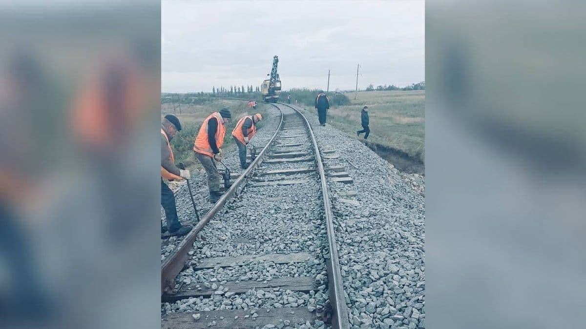 «Укрзалізниця» изменила маршрут нескольких поездов из-за обвала грунта в Черновицкой области