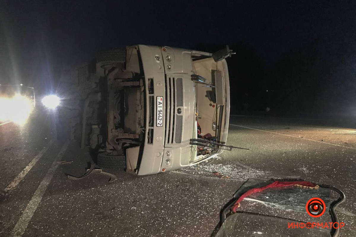 В Обухові перекинувся автобус з пасажирами з Білорусі: 6 осіб забрала швидка 3