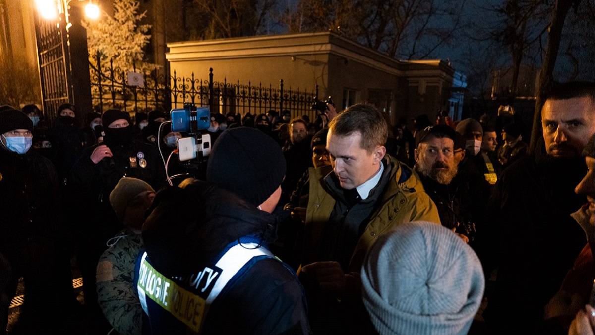 Полиция вручила протокол главе партии «Демсокира» за организацию акции протеста у Офиса Президента