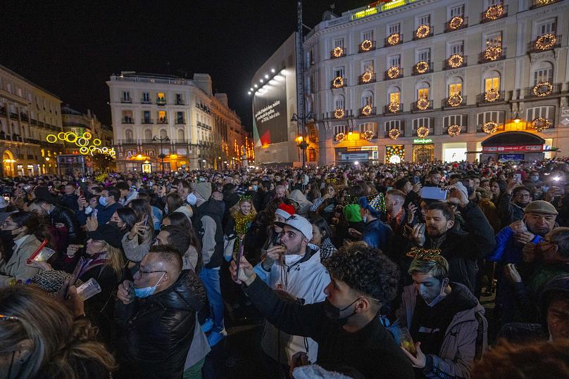 Как мир встретил Новый 2022 год в условиях пандемии COVID-19 3