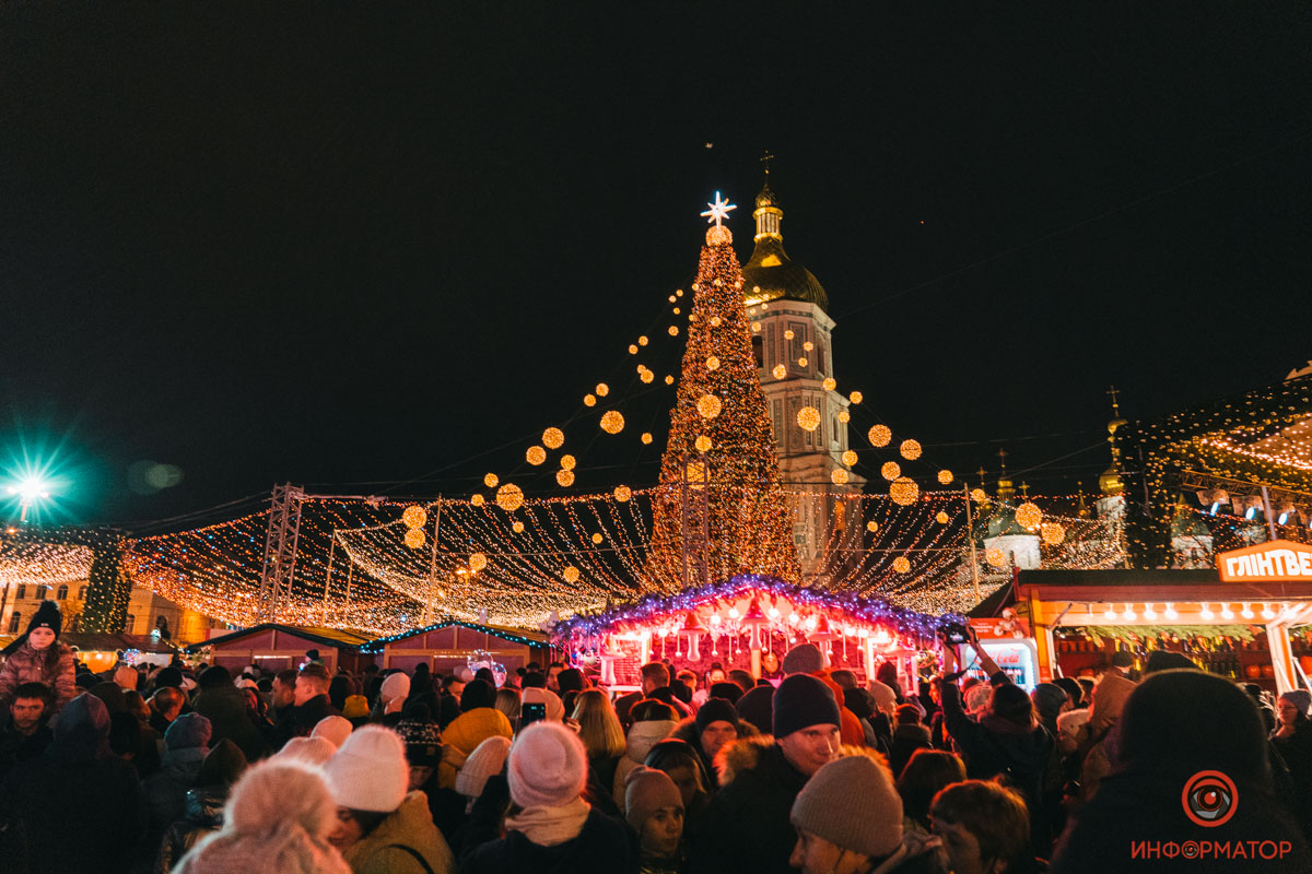 автомобильные пробки в киеве. русский солдат. окружение киева 2022. взрывы в киеве 2022. киев 2022 года.