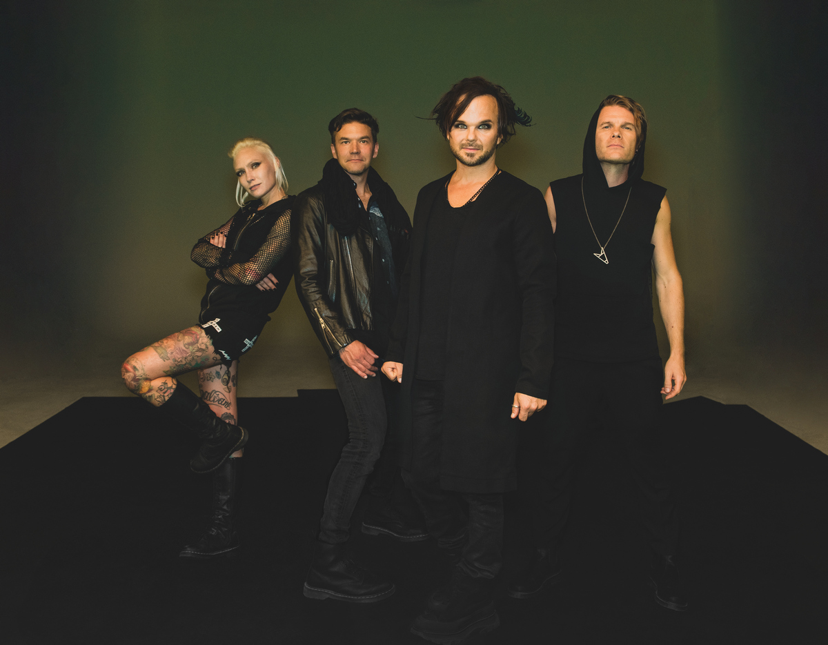The Rasmus представили новую гитаристку и готовятся поехать на Евровидение The Rasmus представили новую гитаристку и готовятся поехать на Евровидение