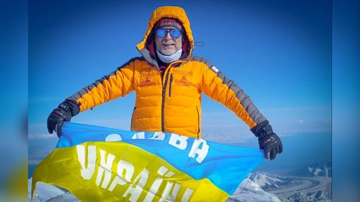 На самой высокой точке Северной Америки подняли флаг в честь защитников Украины
