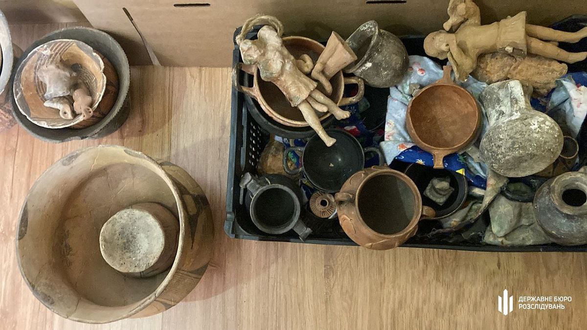 Скіфські мечі, монети та посуд Трипільської культури: ексдепутат викрав понад 6 тисяч унікальних артефактів з музеїв Криму