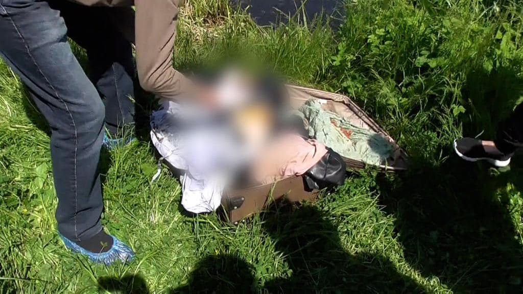 У Київській області відомий адвокат задушив співмешканку, вирвав їй серце, а потім поховав у валізі 3 Новини про - У Київській області відомий адвокат задушив співмешканку, вирвав їй серце, а потім поховав у валізі