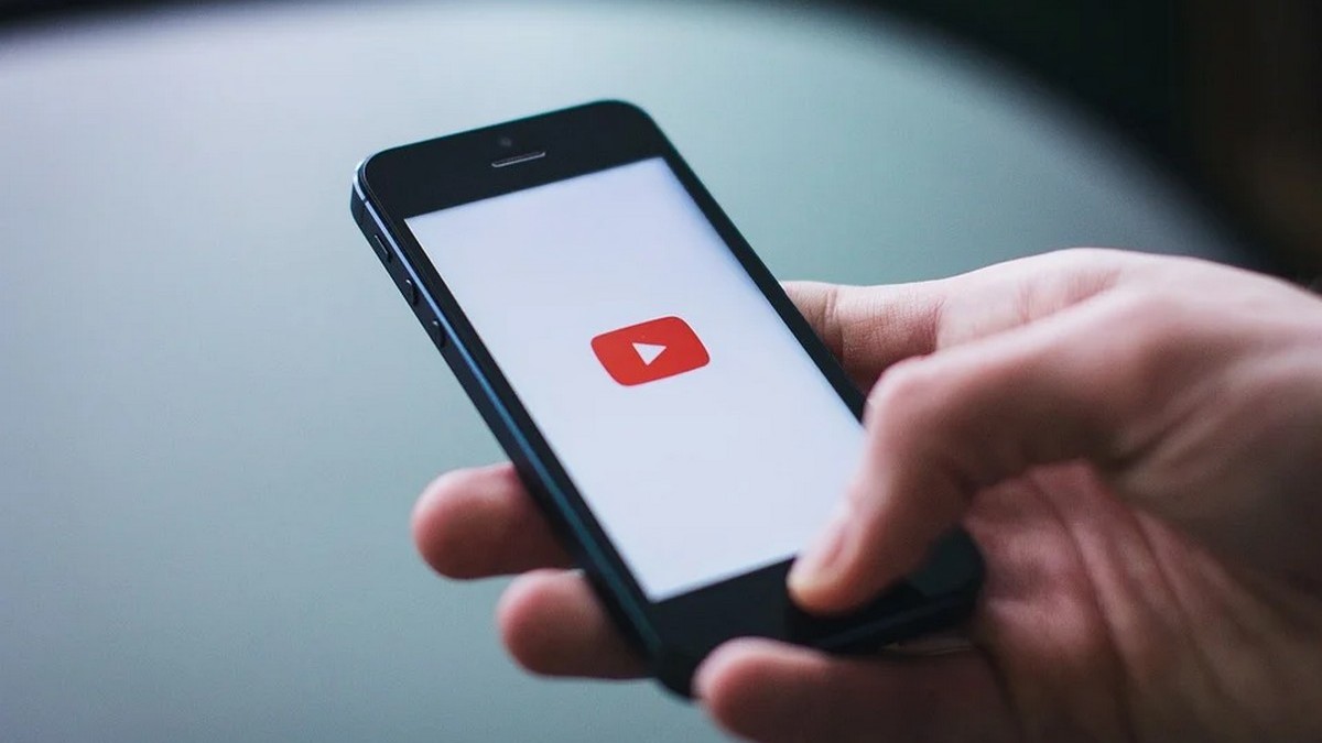 В YouTube з’явились субтитри українською