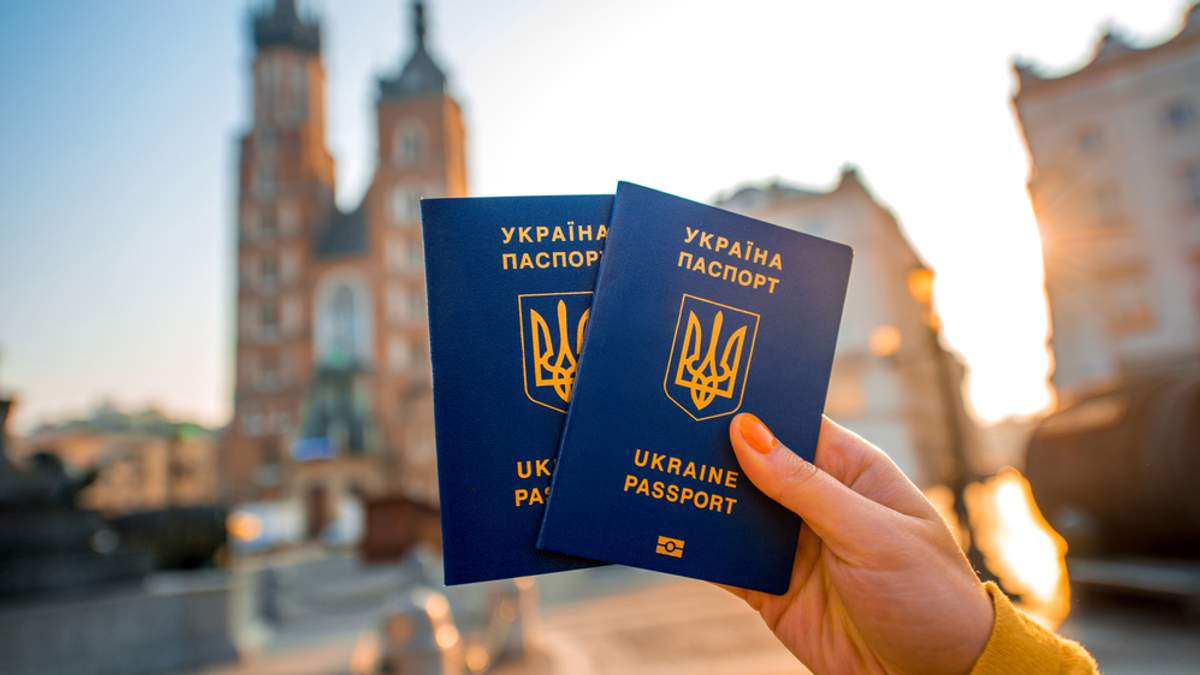 Как украинским беженцам возобновить вид на жительство во Франции