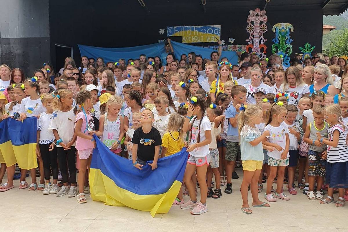 EVA допомагає дітям EVA допомагає дітям