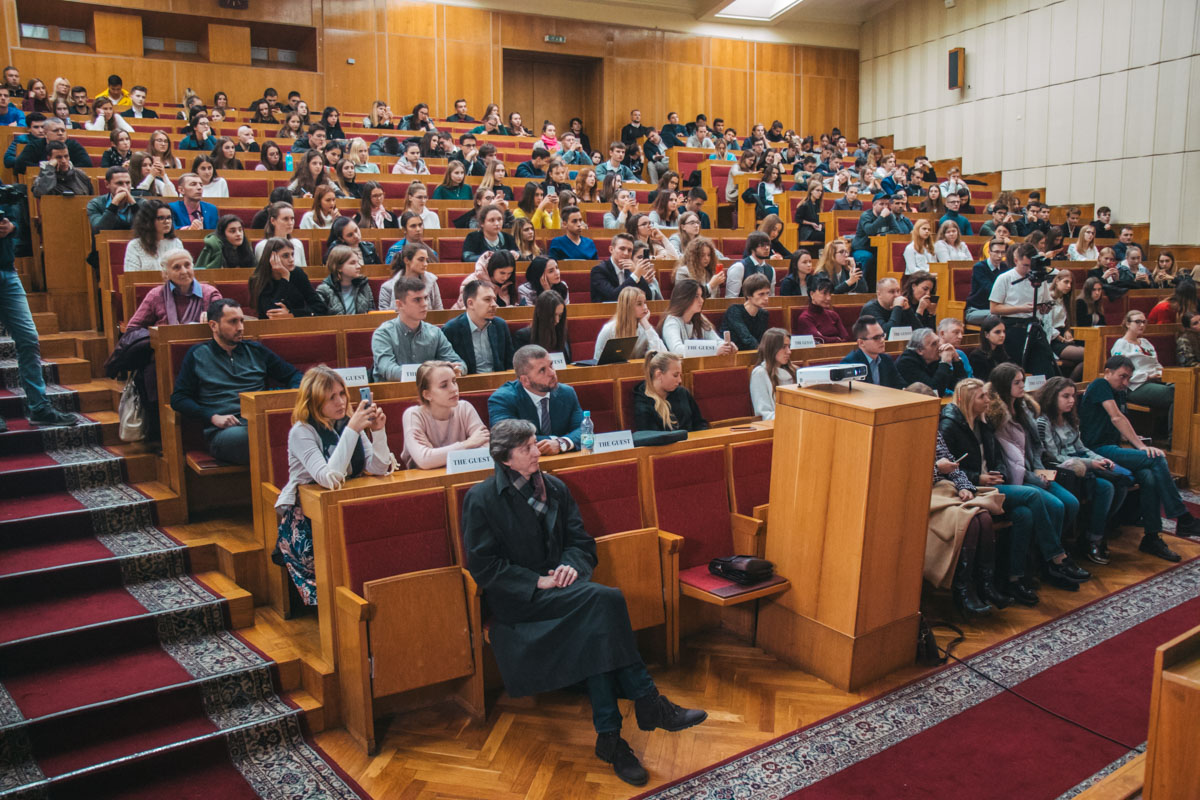 Лекцию мог посетить каждый, нужно было лишь предварительно зарегистрироваться