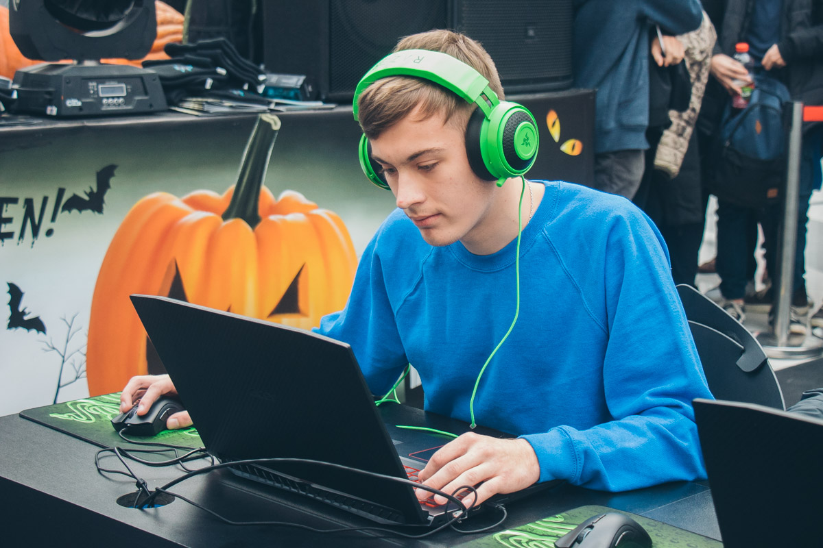 Базовая игровая модель оборудована процессором Н-серии Intel Core 8-го поколения