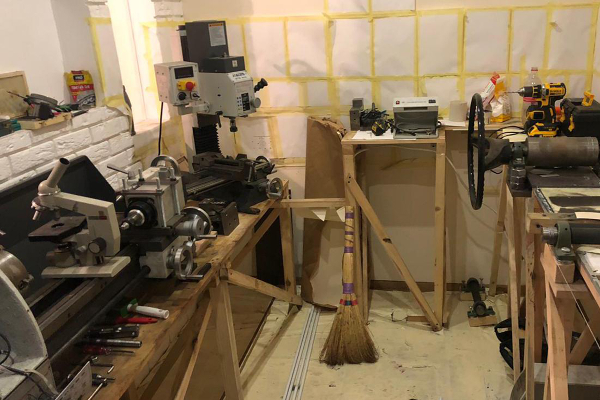 Квартира, где преступники создавали фальшивые купюры