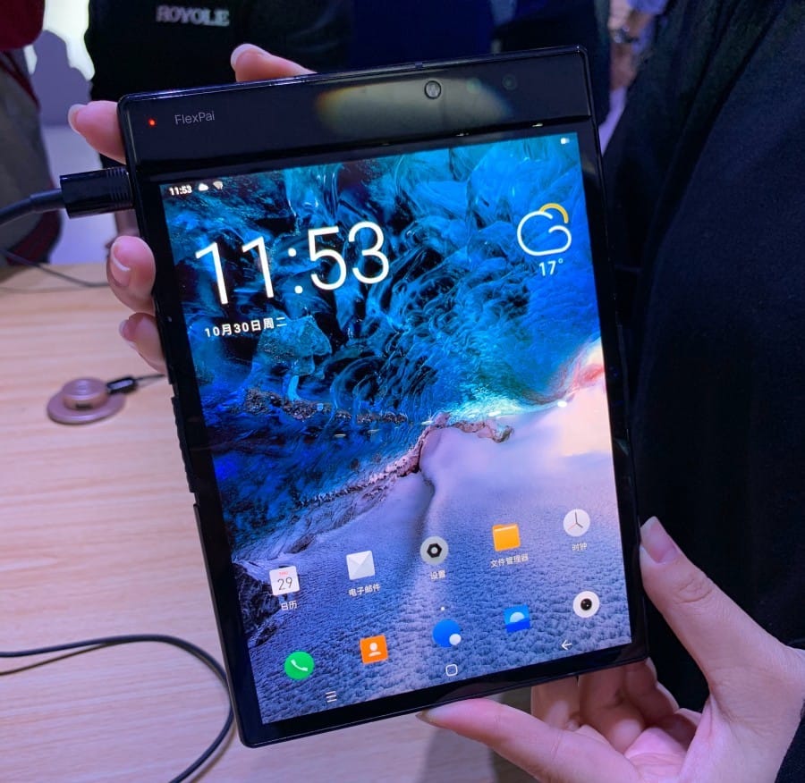 Вид на FlexPai спереди