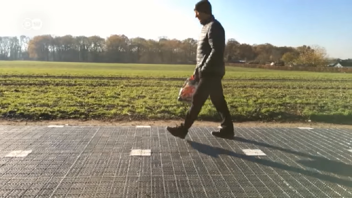 Длина дорожки 90 метров