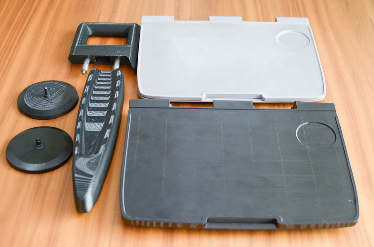 В поездах установят напечатанные из пластика ручки, откидные столики, крышки для распаечных коробок и подлокотники