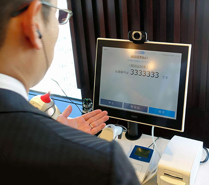 Касса самообслуживания с технологией распознавания лиц