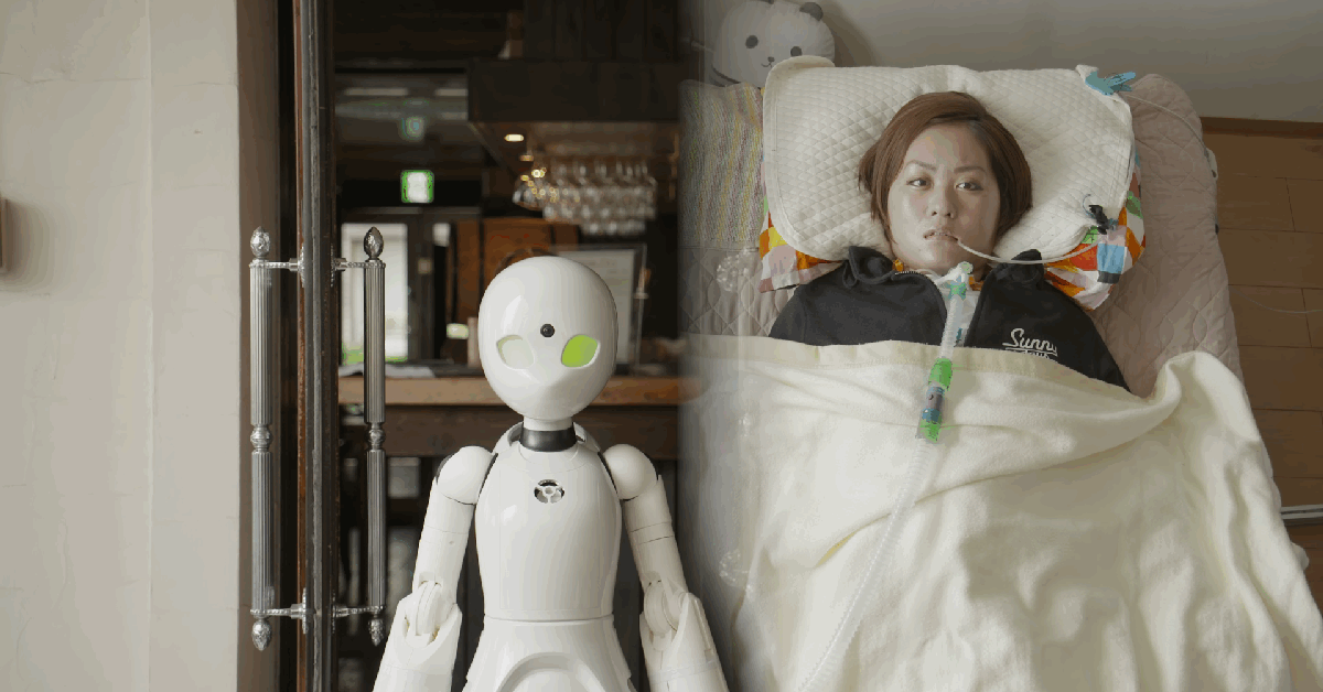 В японском кафе парализованные люди управляют роботами-официантами