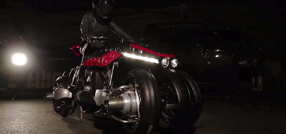 Мотоцикл-трансформер может как парить над землей, так и просто ездить по дороге на колесах