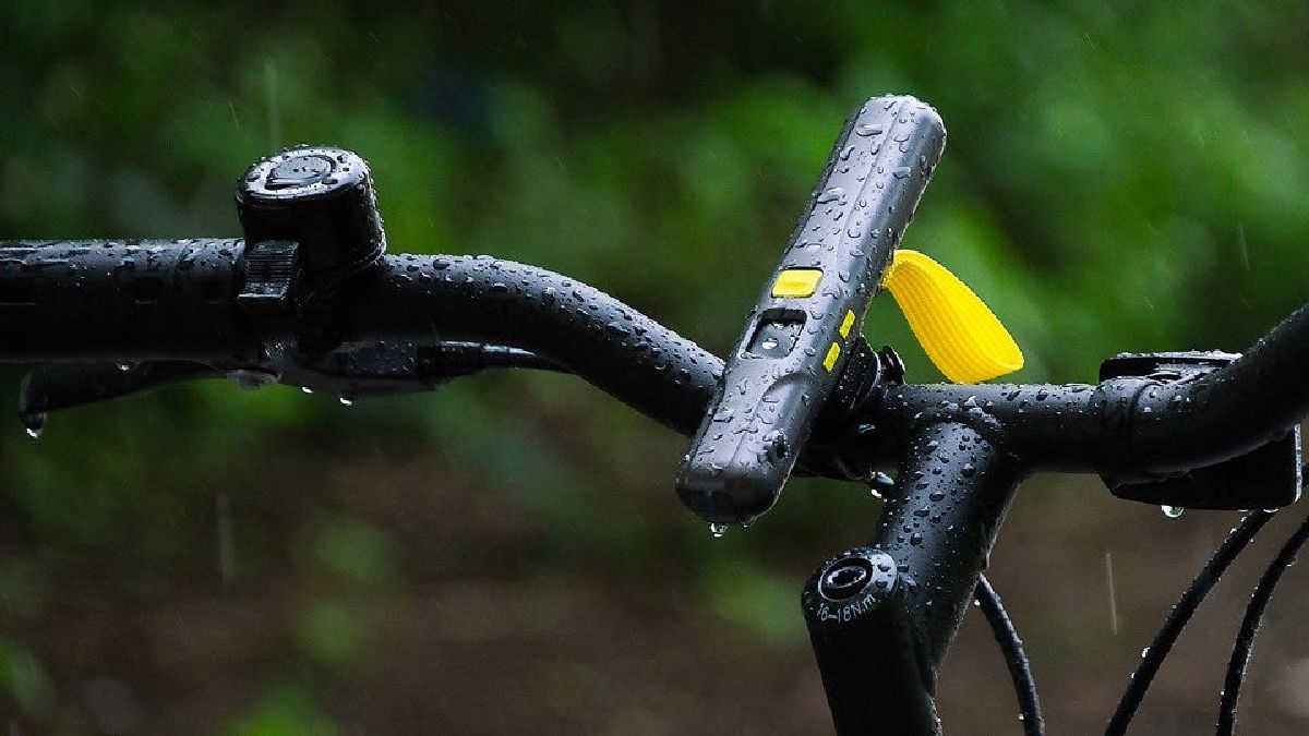 Модуль крепится на рулевую ось велосипеда или прямо на тело велосипедиста