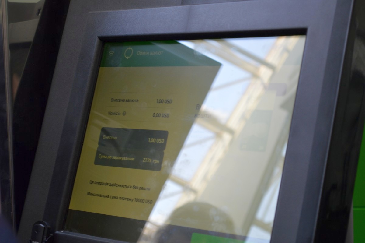 Терминалы самообслуживания теперь могут принимать доллары и евро