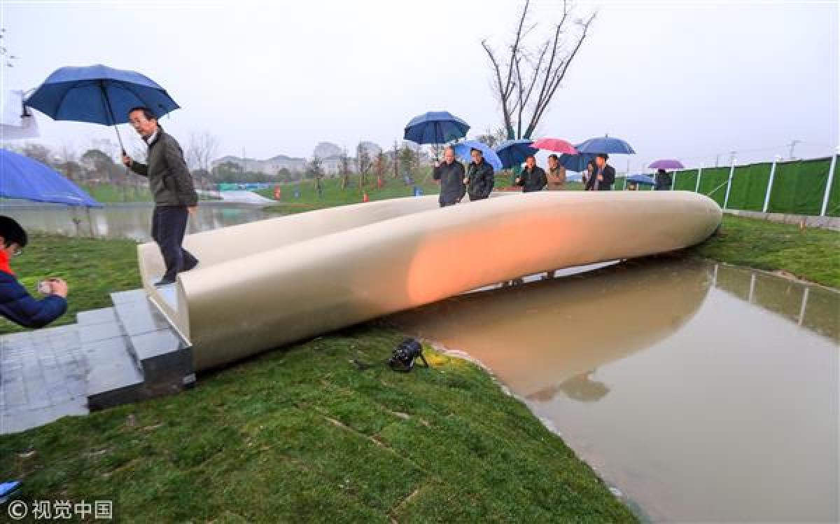 В Шанхае открыли первый мост из пластика, который напечатан на 3D-принтере
