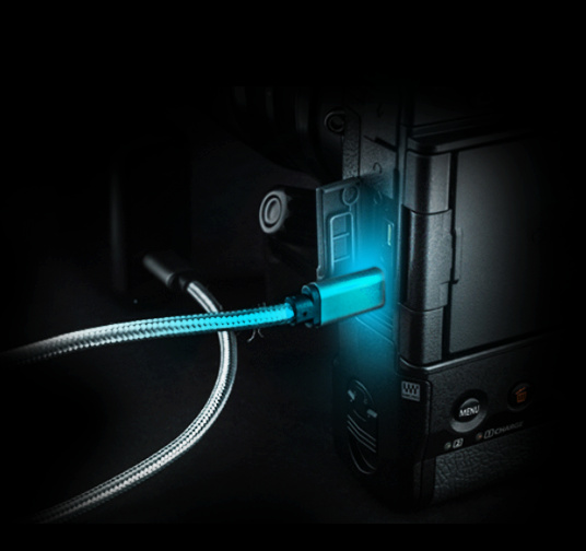 В камеру добавлена система специальных датчиков: GPS, датчик температуры, барометр и компас