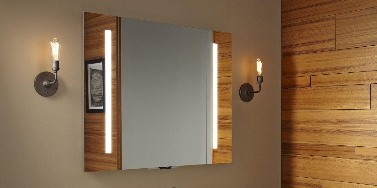 Помимо стандартных функций, пользователи могут активировать подсветку зеркала, а также управлять ей с помощью Google Assistant для регулировки яркости