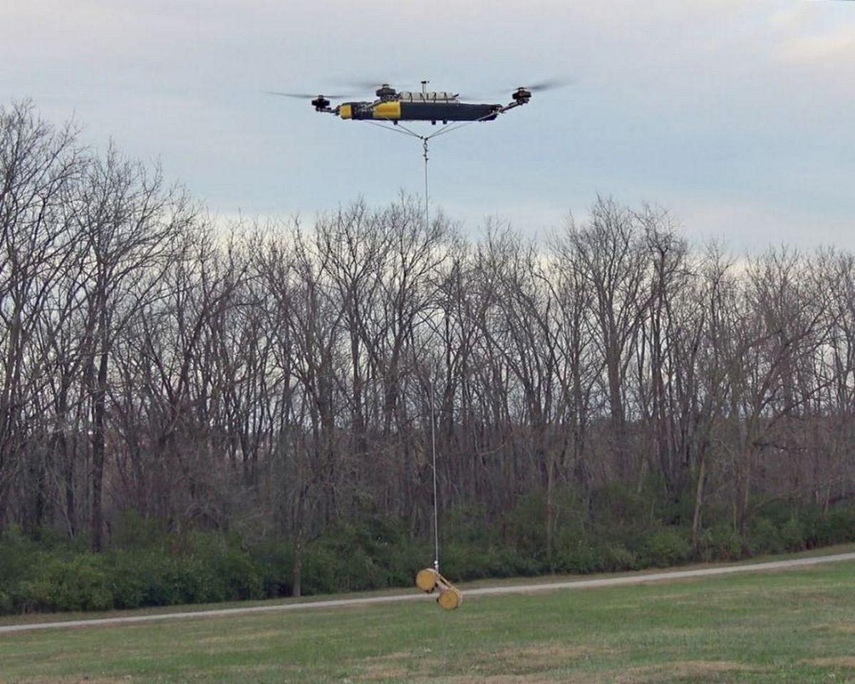 Новый дрон от компании Mobile Recon Systems может перевозить до 90 килограмм груза