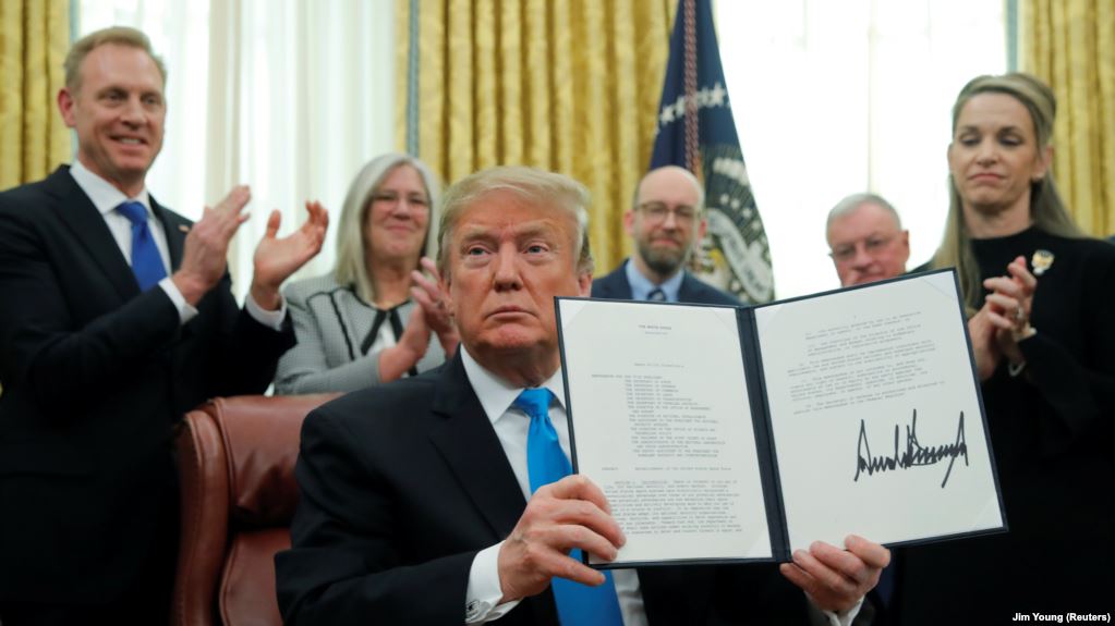 Дональд Трамп подписал директиву о создании Космических войск США Дональд Трамп подписал директиву о создании Космических войск США