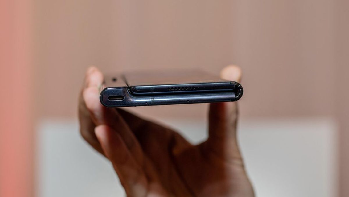 Из разъемов предусмотрен USB Type-C на нижнем торце Из разъемов предусмотрен USB Type-C на нижнем торце